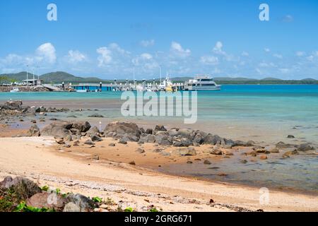 Vue sur l'estran et le quai principal à marée basse.Thursday Island, Torres Straits, Far North Queensland, Australie Banque D'Images