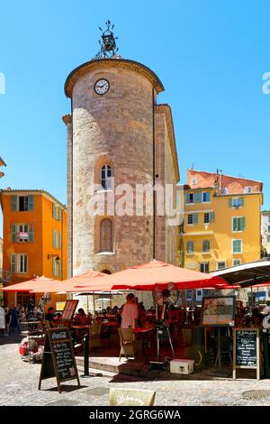 France, Var, Hyères, Vieille ville, place Massillon, Tour Templier ou Saint Blaise du XIIe siècle Banque D'Images