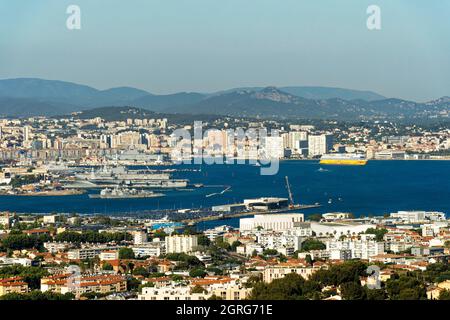 France, Var, Toulon, la baie de Toulon, le port Banque D'Images
