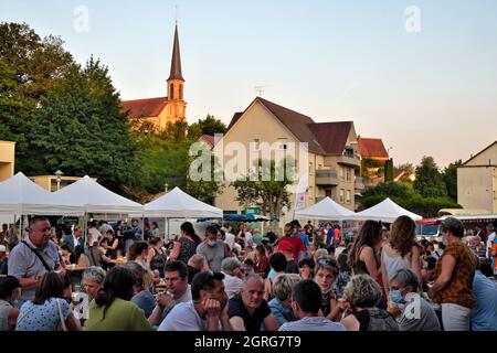 France, Doubs, Dampierre les Bois, marché du soir, artisans et producteurs locaux Banque D'Images