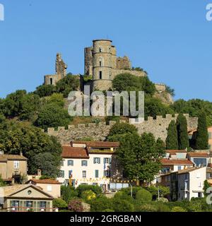 France, Var, Golf de St Tropez, Grimaud, le village et les ruines du château Banque D'Images