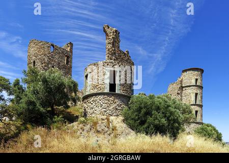 France, Var, Golf de St Tropez, Grimaud, les ruines du château Banque D'Images