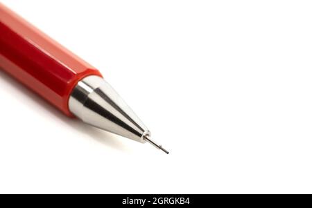 Gros plan du crayon mécanique sur fond blanc avec espace de copie Banque D'Images