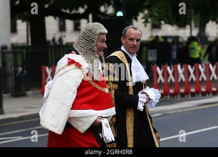 Londres, Angleterre, Royaume-Uni. 1er octobre 2021. Vice-premier ministre et secrétaire d'État à la Justice DOMINIC RAAB et Lord Chief Justice d'Angleterre et du pays de Galles le Lord BURNETT DE MALDON arrive aux chambres du Parlement pour l'ouverture de l'année légale au Royaume-Uni. (Image de crédit : © Tayfun Salci/ZUMA Press Wire) Banque D'Images