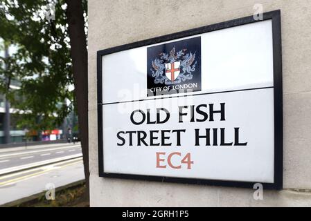 Londres, Angleterre, Royaume-Uni. Panneau de rue : Old Fish Street Hill, EC4 Banque D'Images