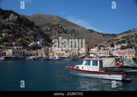 Bateau de pêche, Port de Gialos, île Symi (Simi), Groupe des îles Dodécanèse, Grèce Banque D'Images