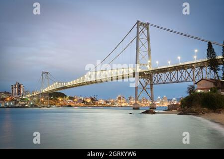 Photo du pont Hercilio Luz à Florianopolis, Santa Catrina, Brésil Banque D'Images