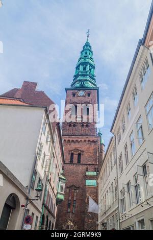 Tour de l'ancienne église Saint-Nicolas à Copenhague, Danemark Banque D'Images