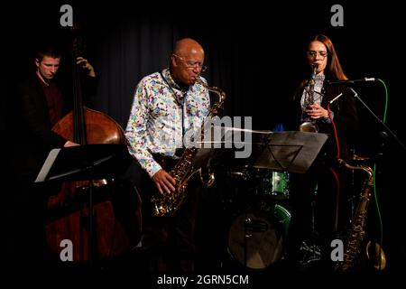 James Owston, Art Themen, Alex Clarke - Art Themen et Alex Clarke Quintet - Herts Jazz Club - The Maltings Theatre - St Albans Banque D'Images