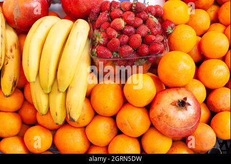 Banane, orange, fraise, grenade, fruit Banque D'Images