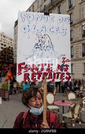 Paris, France. 1er octobre 2021. Rassemblement unitaire pour la mobilisation et l'action des retraités en vue d'une augmentation et d'une réévaluation immédiates des pensions. Banque D'Images