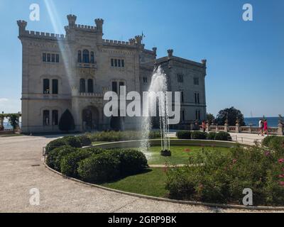 Entrée au musée historique et au parc du château de Miramare, Trieste, Friuli-Venezia Giulia. 09-05-2021. Banque D'Images