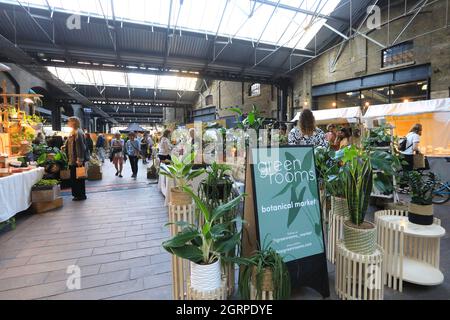 Vente d'usine spéciale dans le cadre du marché West Handyside Canopy, à Kings Cross, au nord de Londres, au Royaume-Uni Banque D'Images