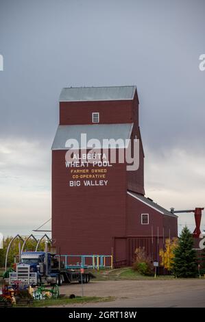 Big Valley (Alberta) - le 26 septembre 2021 : la ville de Bug Valley Alberta à l'automne. Banque D'Images