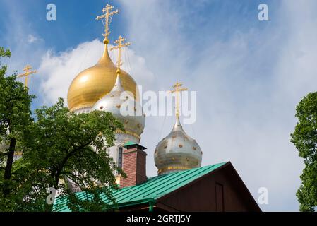 Dômes de la cathédrale de la Nativité de la Sainte Vierge Marie dans le monastère de la conception à Ostozhenka à Moscou. Banque D'Images