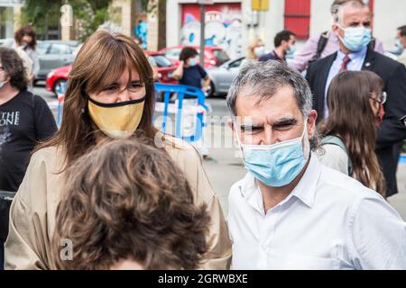 Barcelone, Espagne. 1er octobre 2021. Le président d'Omnium culturel, Jordi Cuixart et le président du Parlement de Catalogne, Laura Borras sont vus pendant la commémoration.des représentants de tous les partis et entités indépendantistes catalans ont commémoré le quatrième anniversaire du référendum sur l'indépendance catalane de 2017, convoqué par l'association catalane Omnium culturel. (Photo de Thiago Prudencio/SOPA Images/Sipa USA) crédit: SIPA USA/Alay Live News Banque D'Images