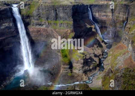 Cascade de Haifoss avec arc-en-ciel Banque D'Images