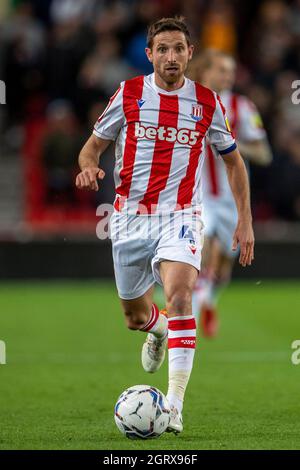 Stoke, Royaume-Uni. 1er octobre 2021. 1er octobre 2021 ; Stade Bet365, Stoke, Staffordshire, Angleterre ; EFL Championship football, Stoke City versus West Bromwich Albion; Joe Allen de Stoke City crédit: Action plus Sports Images/Alamy Live News Banque D'Images