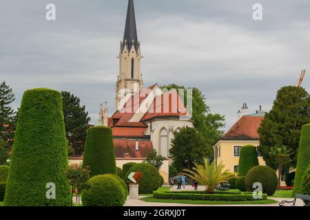 31 mai 2019 Vienne, Autriche - Pfarre Maria Hietzing, une église paroissiale en face des jardins de Schönbrunn Banque D'Images