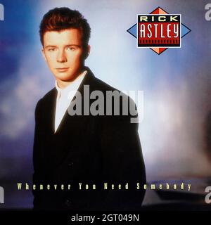 Rick Astley - chaque fois que vous avez besoin de quelqu'un 1987 - Vintage Vinyl 33 tr/min record Banque D'Images