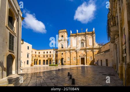 La façade de l'église cathédrale de Brindisi, également connu sous le nom de église Saint Jean-Baptiste dans la région des Pouilles de Brindisi, Italie Banque D'Images