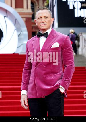 Photo du dossier datée du 28/09/21 de Daniel Craig assistant à la première mondiale de No Time To Die, au Royal Albert Hall de Londres, comme il sera honoré d'une étoile sur le Hollywood Walk of Fame, il a été annoncé. L'acteur James Bond, 53 ans, sera le dernier personnage de divertissement à être immortalisé sur l'attraction touristique de Los Angeles. Date de publication : vendredi 1er octobre 2021. Banque D'Images