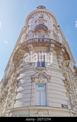 Coin arrondi du bâtiment dans le centre-ville de Wien Banque D'Images