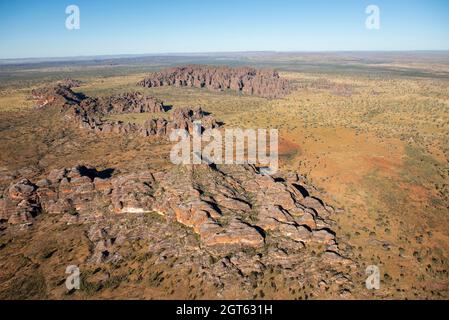 Le parc national de Purnululu contenant la gamme de rochers sculptés en grès des Bungle Bungle dans le nord de l'Australie occidentale. Banque D'Images