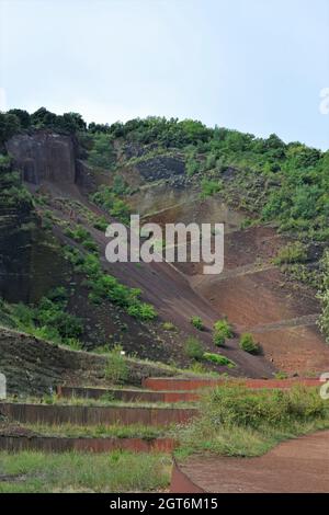 Le Croscat est un volcan qui est situé dans le nord-ouest de la municipalité de Santa Pau, dans la région de la Garroxa à Gerona, Catalogne, Espagne Banque D'Images