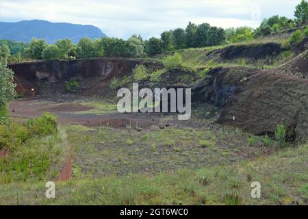 Le Croscat est un volcan qui est situé dans le nord-ouest de la municipalité de Santa Pau, dans la région de la Garroxa à Gerona, Catalogne, Espagne Banque D'Images