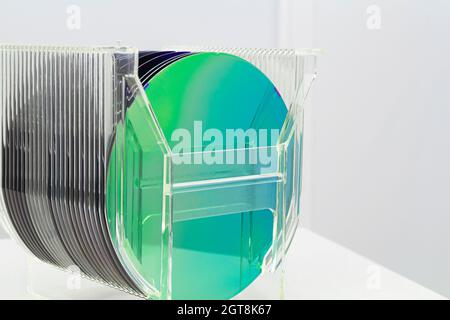 Plaquettes de silicium préparées pour la production de copeaux Banque D'Images