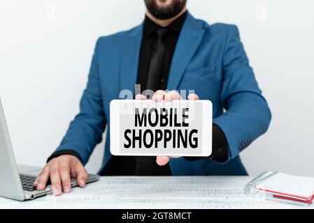 Affichage conceptuel Mobile Shopping. Mot écrit sur l'achat et la vente de biens et de services par le biais de mobile Tech Guru vendre le nouveau dispositif développé Banque D'Images