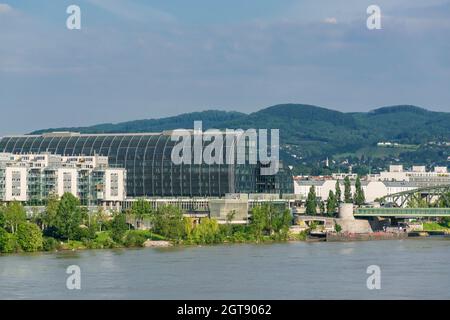 01 juin 2019 Vienne, Autriche - Gare et métro Handelskai. Vue depuis le Danube. Matin d'été ensoleillé Banque D'Images