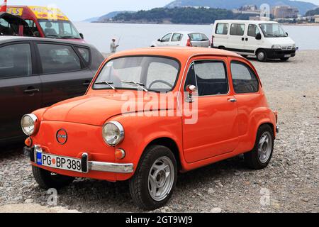 BECICI, MONTÉNÉGRO - 9 SEPTEMBRE 2013: C'est la voiture Zastava 750L, qui a été surpopulaire et a été produit dans l'ex-Yougoslavie dans les 60-90s o Banque D'Images