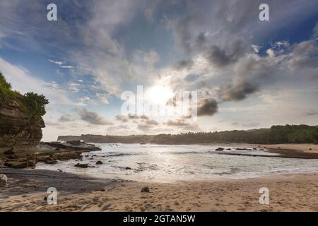 Plage de Klayar sur l'océan Indien, Indonésie Java Banque D'Images