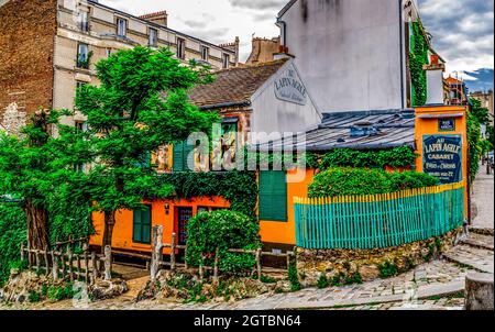 Paris, France - 04 juin 2018 : le célèbre cabaret artistique de Montmartre au lapin agile au 22 rue des Sauoles. Banque D'Images