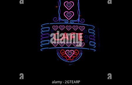 Vintage Neon Cafe enseigne sur le restaurant Small Town Banque D'Images