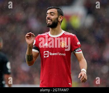 Manchester, Royaume-Uni. 2 octobre 2021. Bruno Fernandes, de Manchester United, dirige le match de la Premier League à Old Trafford, Manchester. Le crédit photo devrait se lire: Andrew Yates / Sportimage Banque D'Images