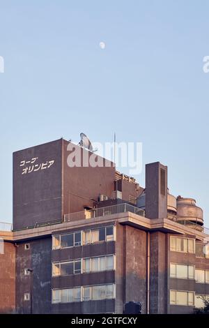 Co-op Olympia (コープ オリンピア), haut du bâtiment près de la gare de Harajuku; Shibuya, Tokyo, Japon Banque D'Images