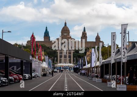 Barcelone, Espagne. 30 septembre 2021. L'entrée du spectacle automobile « automobile Barcelona » 2021 est visible sur la place d'Espanya à Barcelone, Espagne, le 30 septembre 2021. Le salon international de l'automobile de Barcelone est un salon international de l'industrie automobile qui se tient chaque année dans la capitale catalane. (Photo par Davide Bonaldo/Sipa USA) crédit: SIPA USA/Alay Live News Banque D'Images