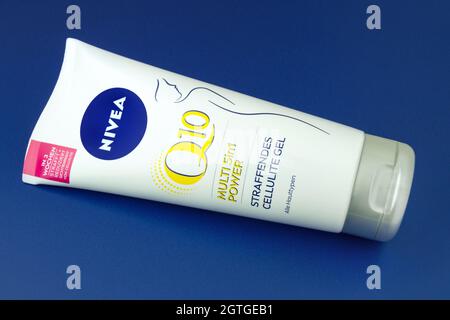 Hambourg, Allemagne - août 21 2021: NIVEA straffendes Gel mit Q10 Banque D'Images