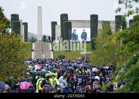 Les motards assistent au Ride to the Wall annuel, pour montrer leur soutien aux forces armées, à l'Arboretum du Mémorial national, Staffordshire. Date de la photo: Samedi 2 octobre 2021. Banque D'Images