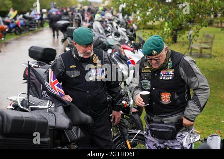 Les motards assistent au Ride to the Wall annuel, pour montrer leur soutien aux forces armées, à l'Arboretum du Mémorial national, Staffordshire. Date de la photo: Samedi 2 octobre 2021. Banque D'Images