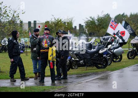 Les motards assistent au Ride to the Wall annuel, pour montrer leur soutien aux forces armées, à l'Arboretum du Mémorial national, Staffordshire. Date de la photo: Samedi 2 octobre 2021. Banque D'Images