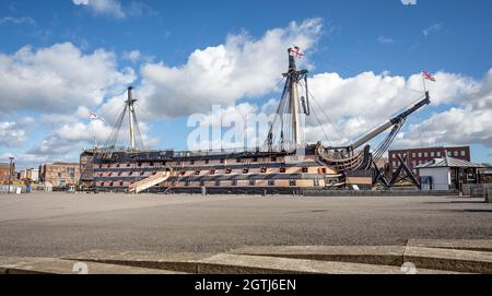 Vue de la victoire du HMS, le vaisseau amiral de Lord nelson, exposé à Portsmouth Dockyard, Hampshire, Royaume-Uni, le 29 septembre 2021 Banque D'Images