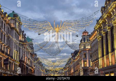 Décorations d'hiver sur Regent Street, Londres, Royaume-Uni, novembre 2020. Banque D'Images