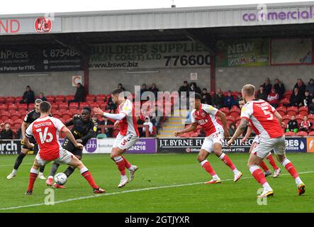 Jonathan Leko, de Charlton Athletic, tente un tir sur le but lors du match de la Sky Bet League One au stade Highbury, Fleetwood. Date de la photo: Samedi 2 octobre 2021. Banque D'Images