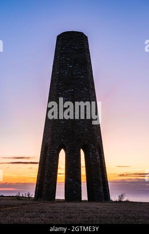 Dawn over the daymark, Kingjure, Devon, Angleterre, Europe Banque D'Images