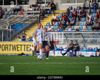 Sinsheim, Allemagne. 02 octobre 2021. Virginia Kirchberger (13 Francfort) lors du match FlyerAlarm Frauen-Bundesliga entre TSG Hoffenheim et Eintracht Frankfurt au stade Dietmar-Hopp de Sinsheim, Allemagne. Crédit: SPP Sport presse photo. /Alamy Live News Banque D'Images