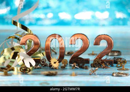 Bonne Année.Le numéro 2022 sur fond bleu. Banque D'Images